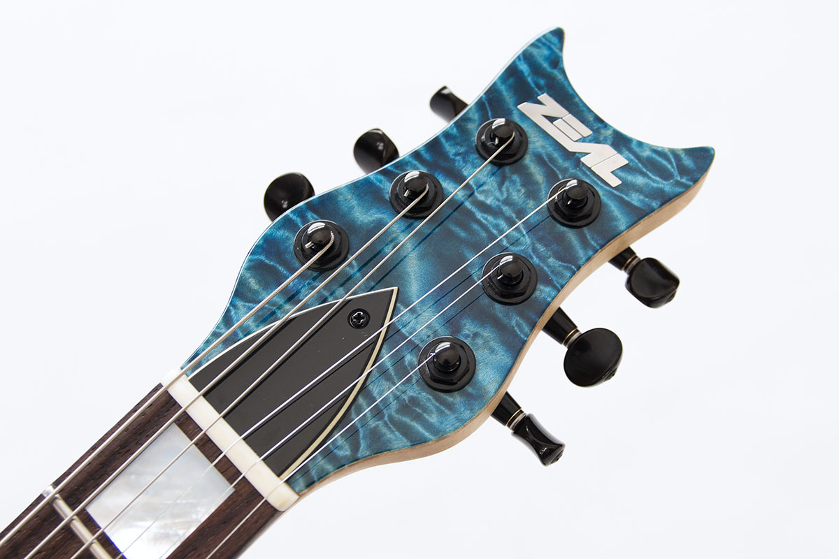 Guitar Headstock blau mit quilted maple furnier