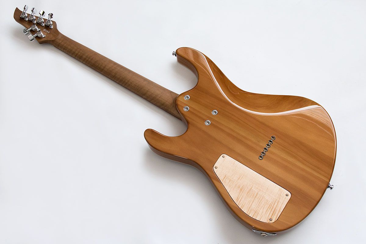 WF Custom 2, handgefertigte E-Gitarre. Detailansicht Rückseite mir Red Cedar Body und Nussbaum Hals.