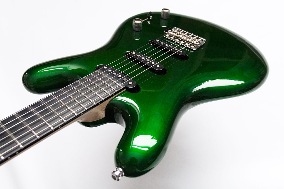 Smaragd. Custom Shop Gitarren Design mit Candy Green Finish. Drei Singlecoils, ABM Tremolo in chrom, Ebenholz Griffbrett.