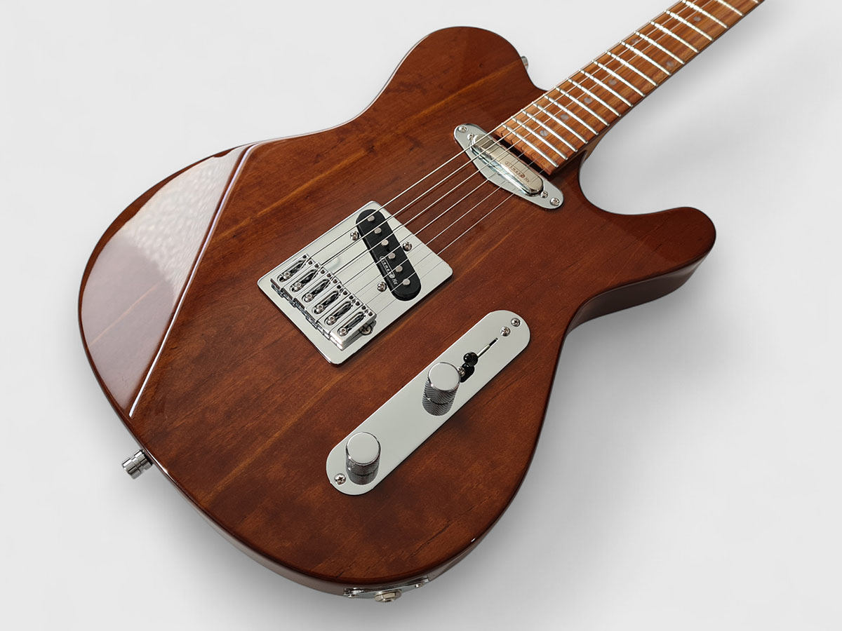 Tweakster SG Custom. Telecaster Design von Zeal Guitars. Einheimische Erle, hochglanz lackiert mit Ahorn Hals und chrome Hardware.