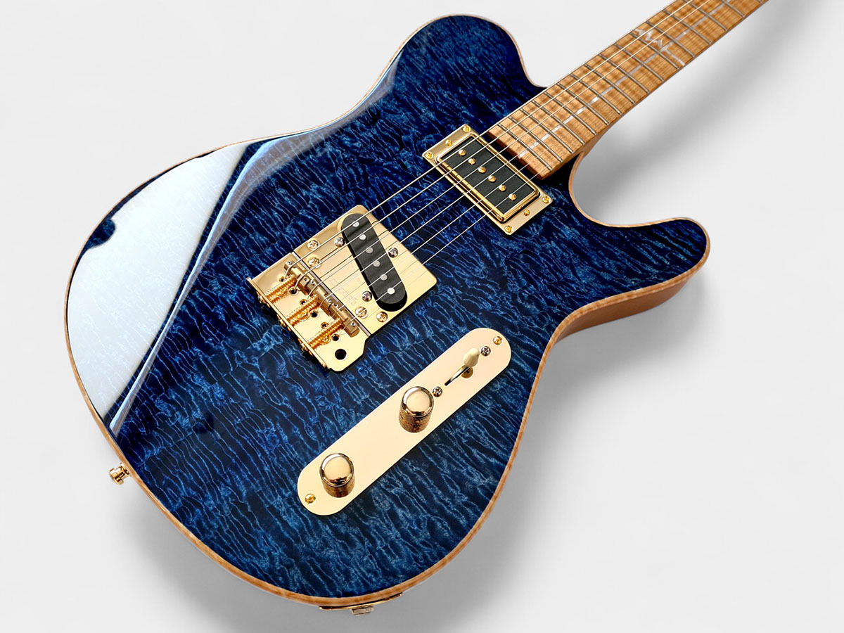 Tweakster FS. Custom Shop Telecaster Design mit blauer Maserahorndecke und goldener Hardware.